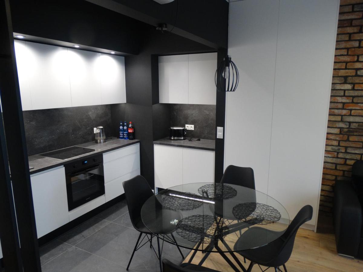 Black&white Bis - Male Garbary 8 * Posen